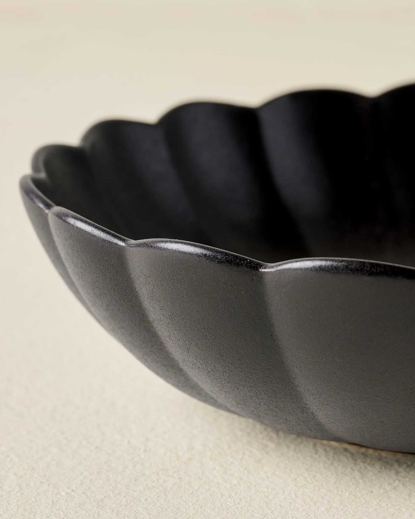 Black Scalloped Serving Bowl - Image 2