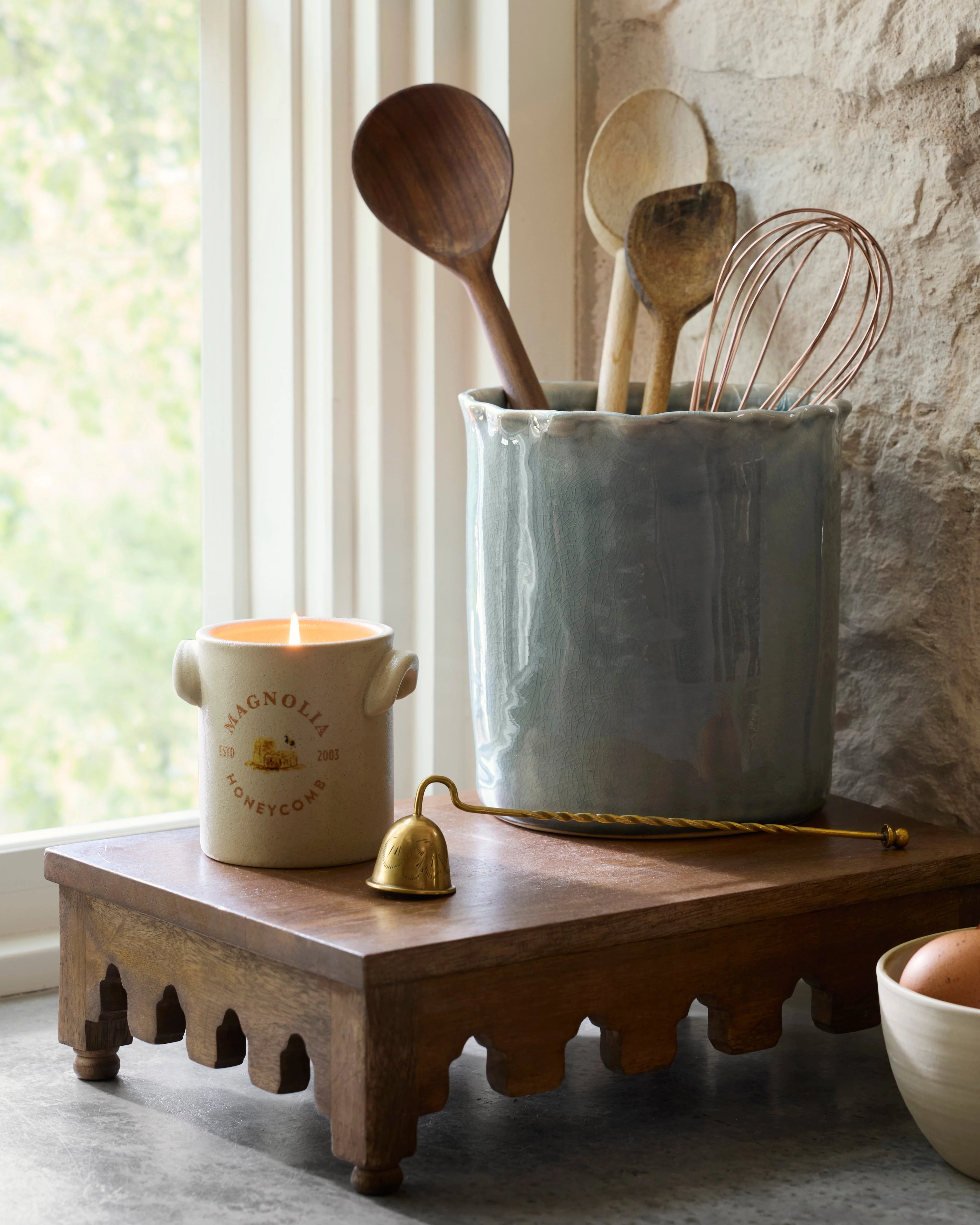 Archie Scalloped Wooden Riser - Image 2