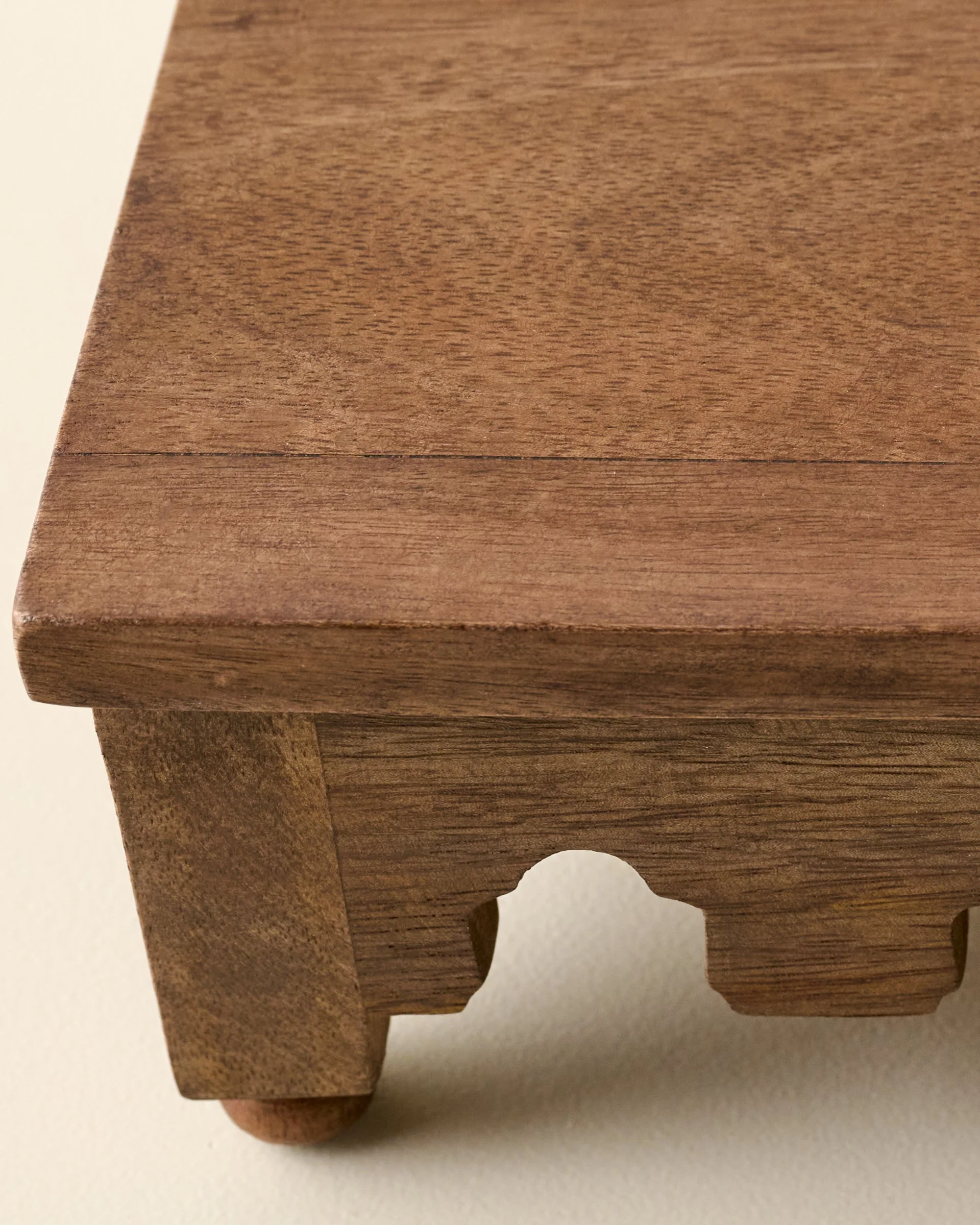 Archie Scalloped Wooden Riser - Image 3
