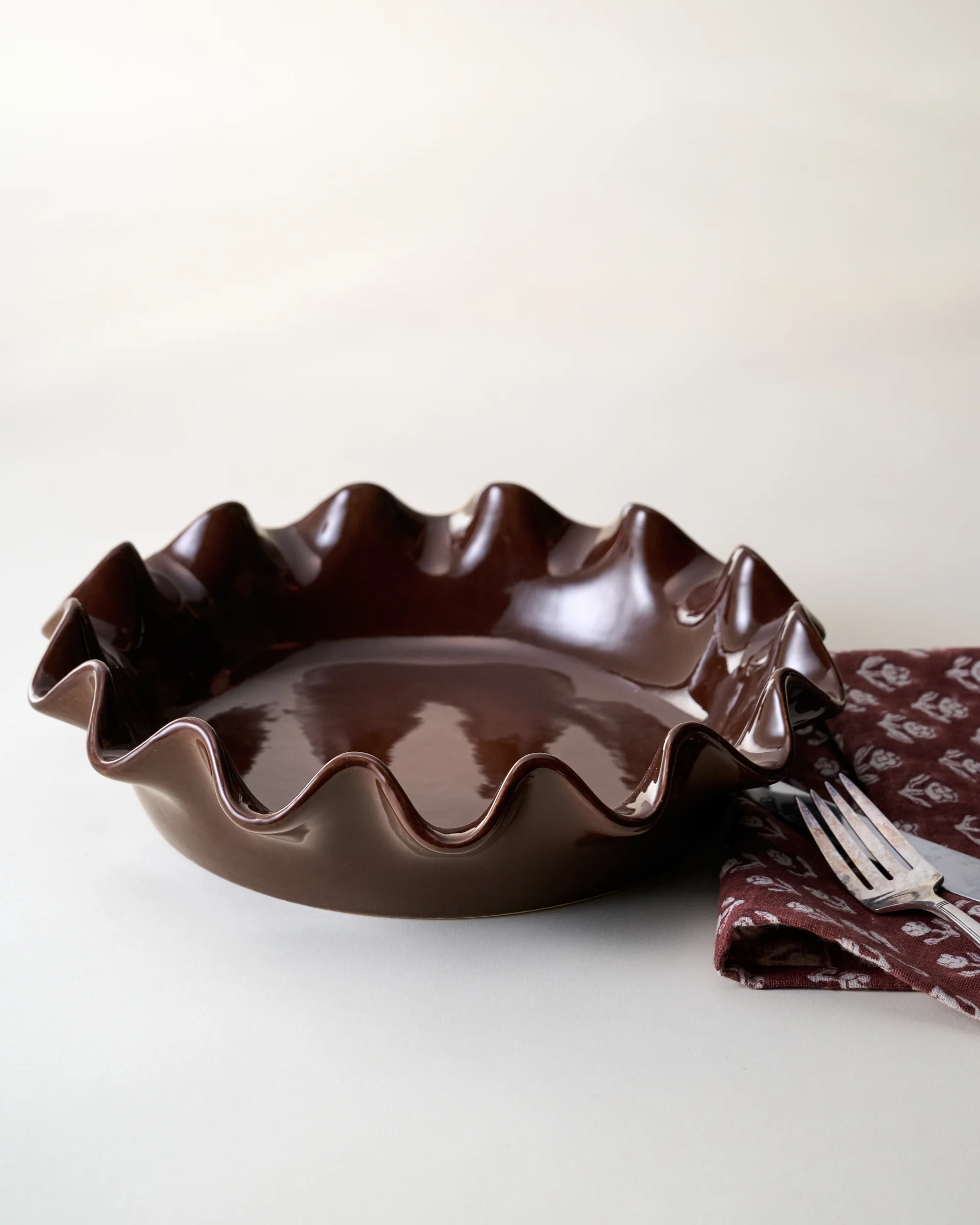 Chocolate Scalloped Pie Dish - Image 4