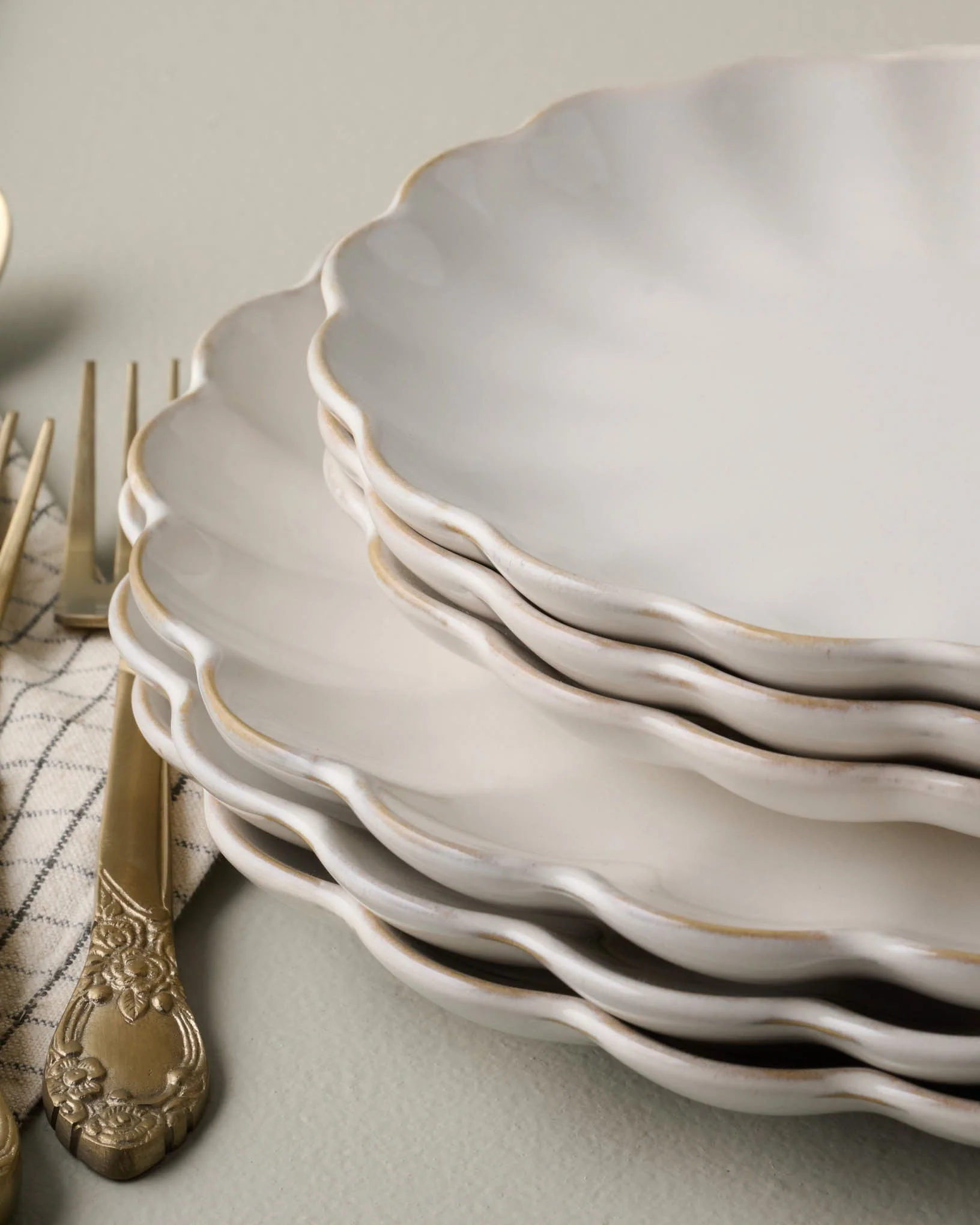 Cream Scalloped Plate - Image 6