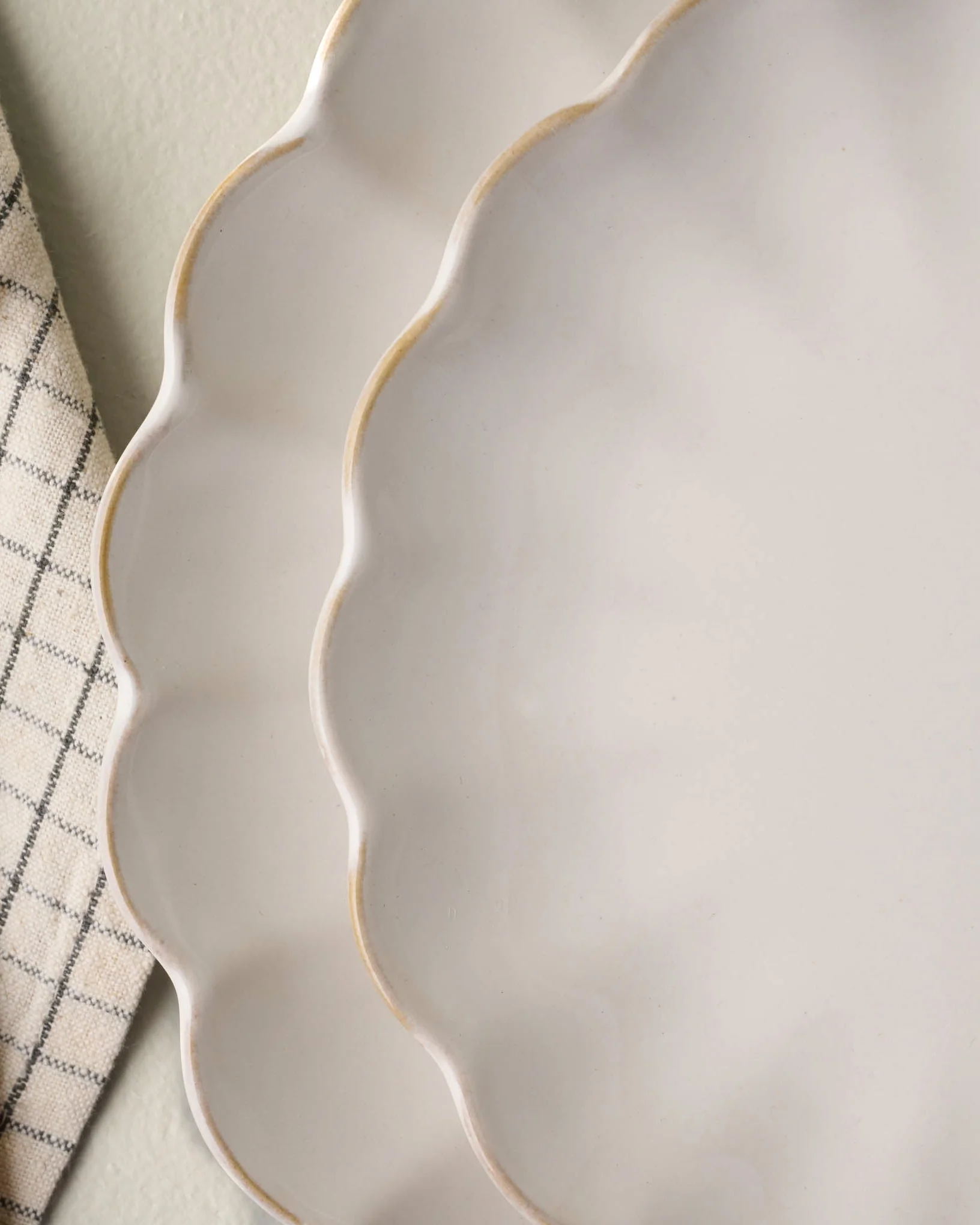 Cream Scalloped Plate - Image 7