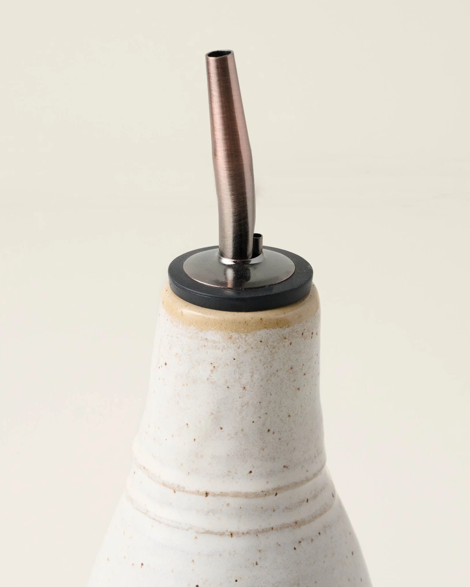 French White Speckle Oil Pour - Image 2