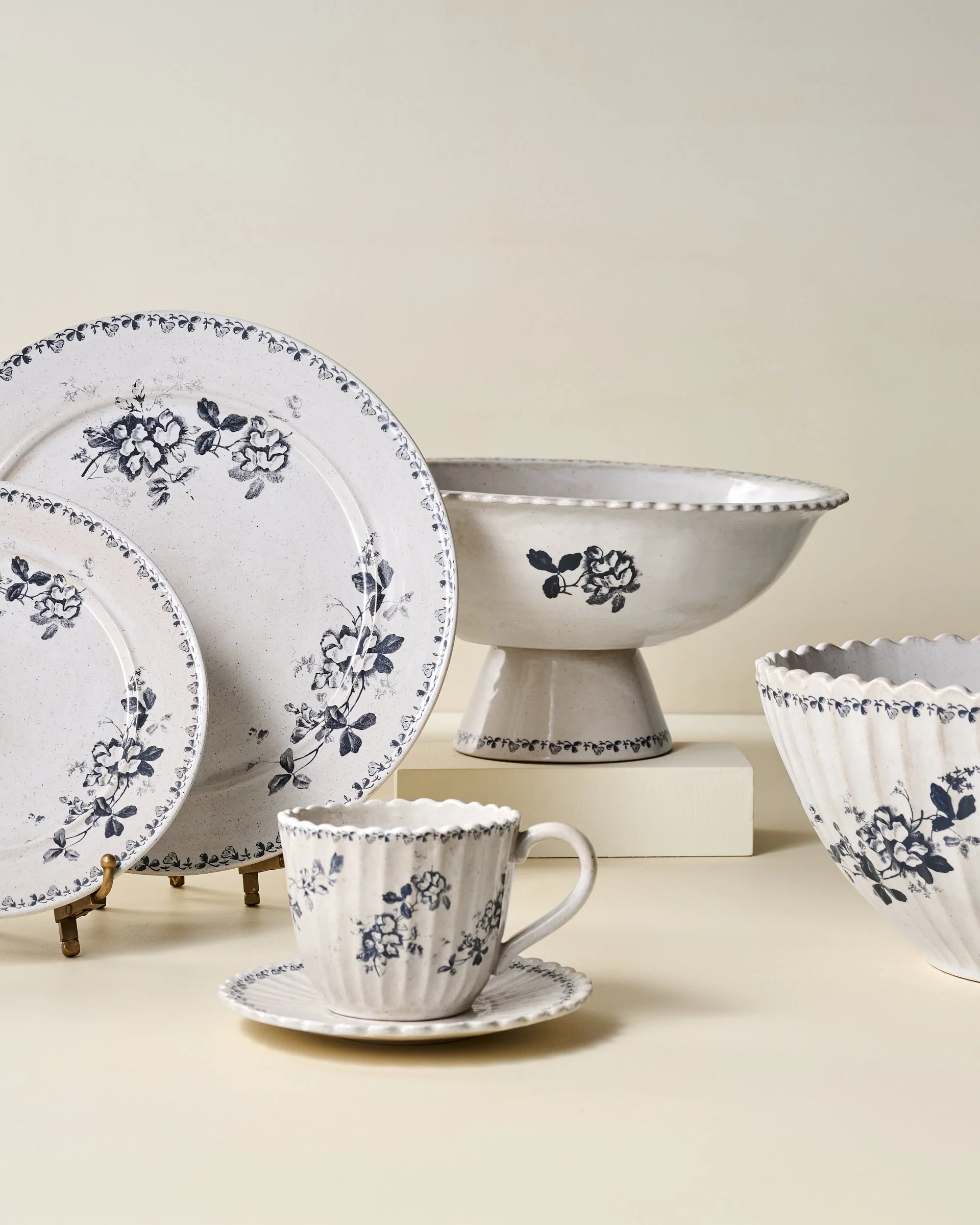 Heirloom Garden Floral Pedestal Serving Bowl - Image 3