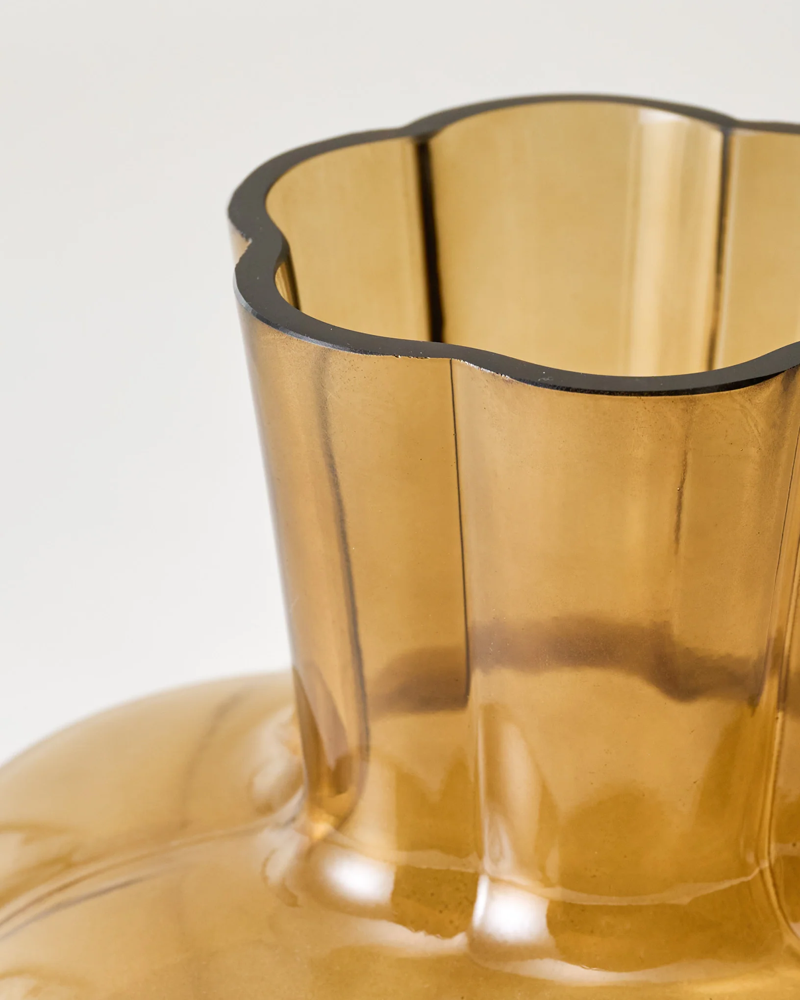 Meredith Glass Vase - Image 7
