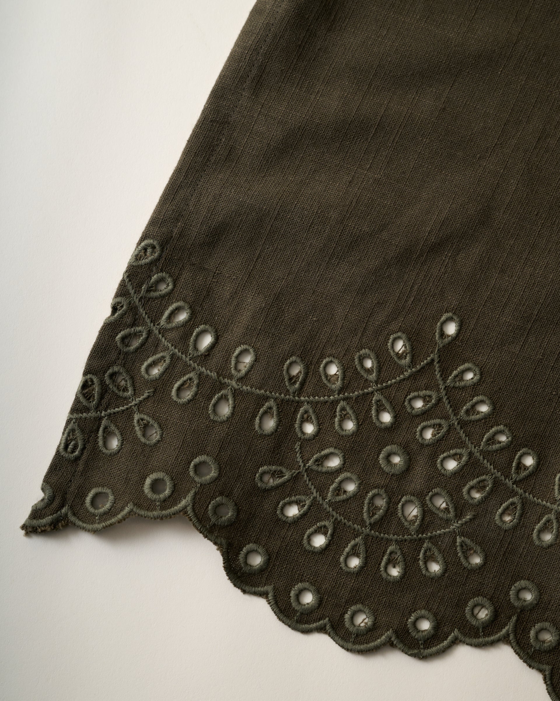 Olive Green Scalloped Eyelet Tablecloth - Image 4