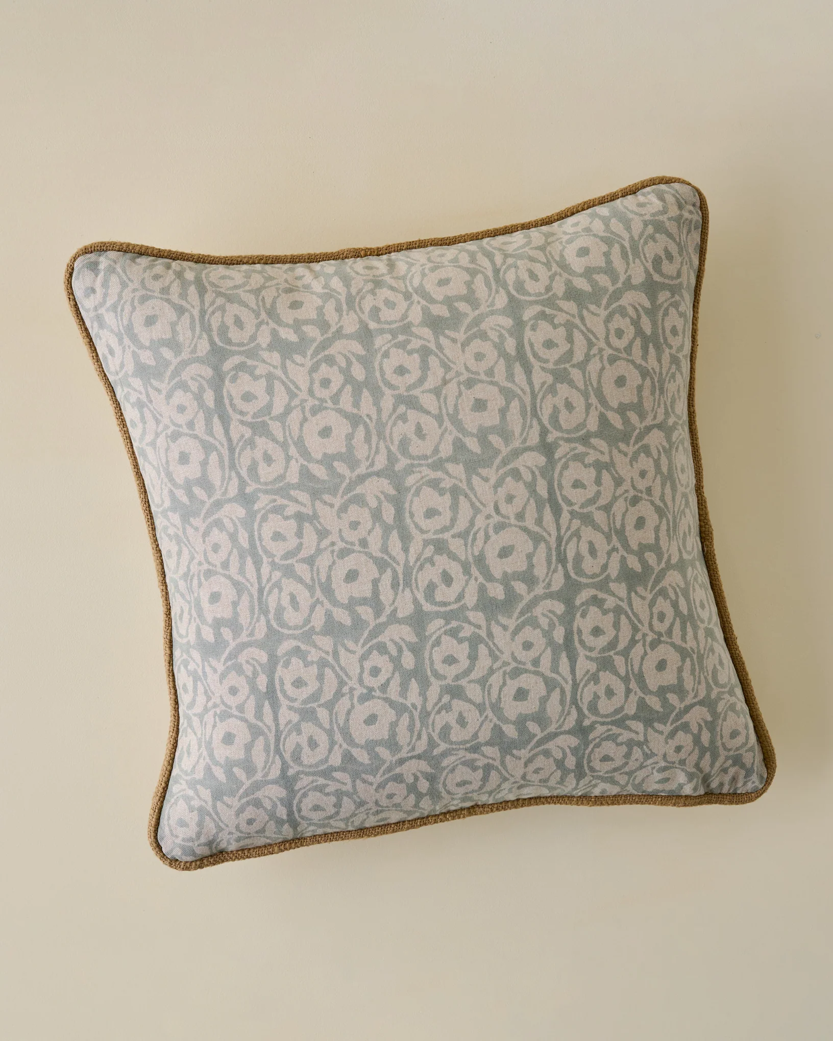 Pivoine Fleurs Pillow - Image 4