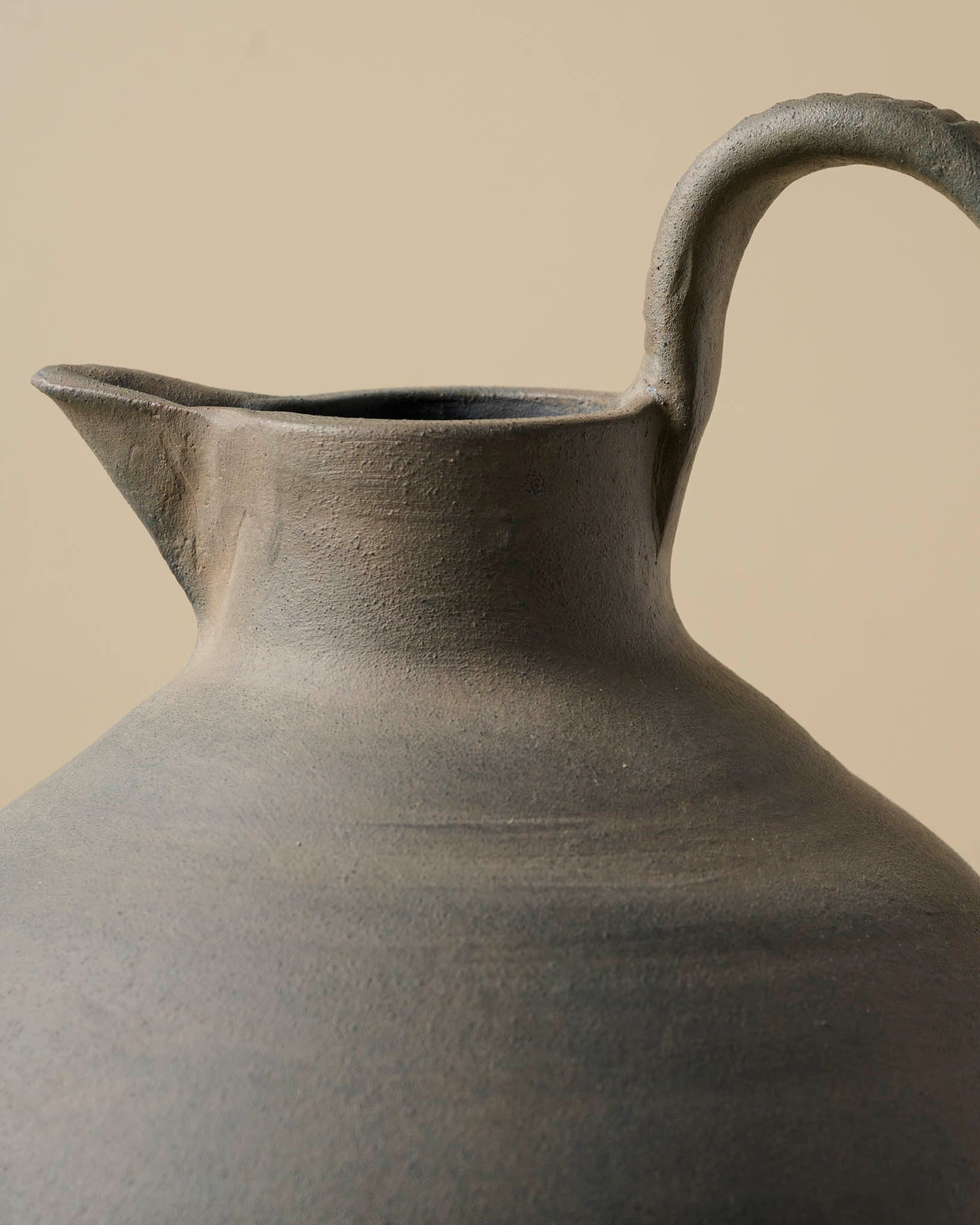 Ravine Black Ceramic Jug - Image 3