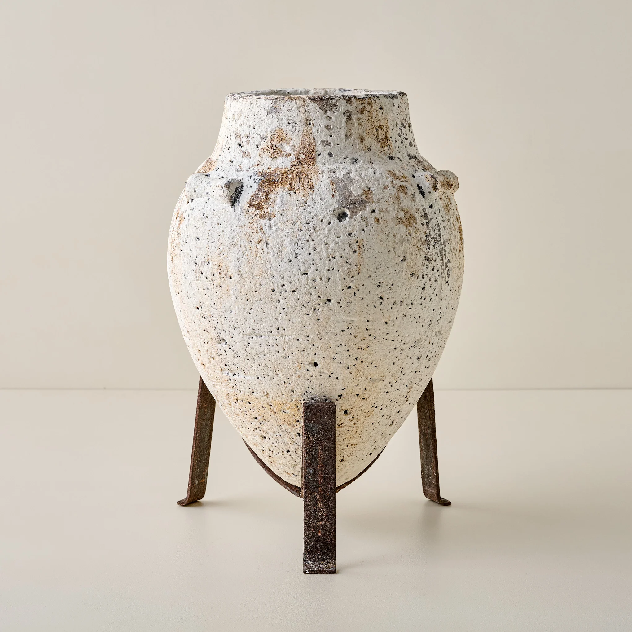 Rustic Cortona Vase on Stand - Image 2