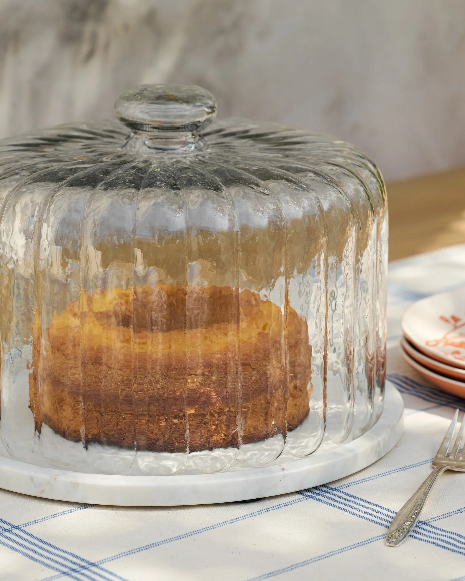 White Marble Fluted Cake Dome - Image 4